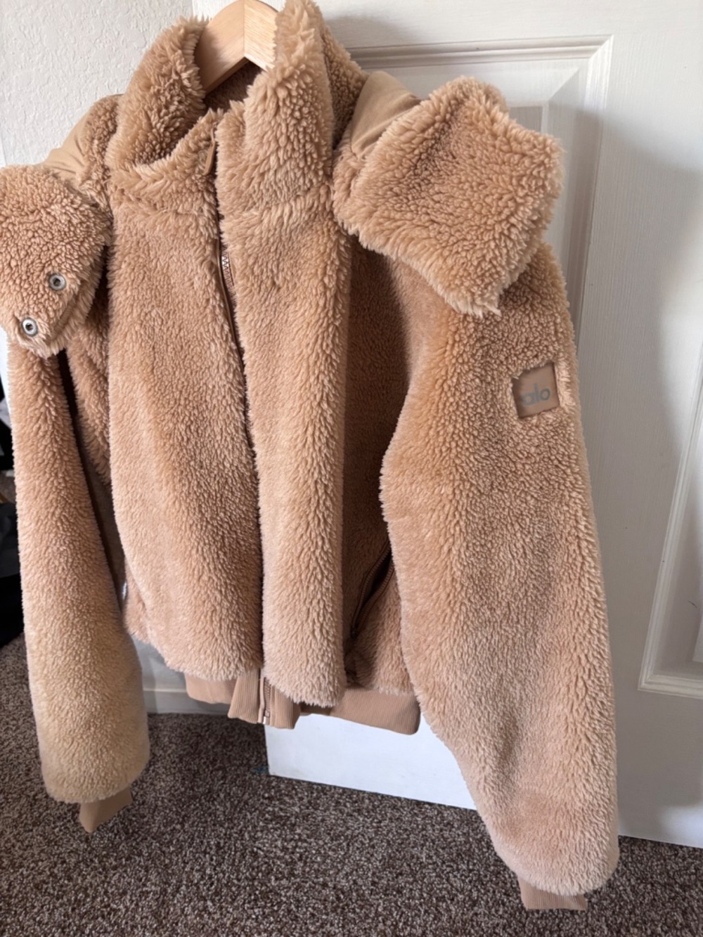 Alo foxy sherpa jacket. Color camel - Picture 3 of 4